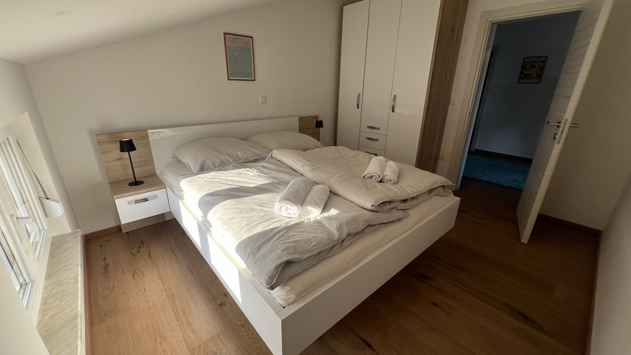 Schlafzimmer 1